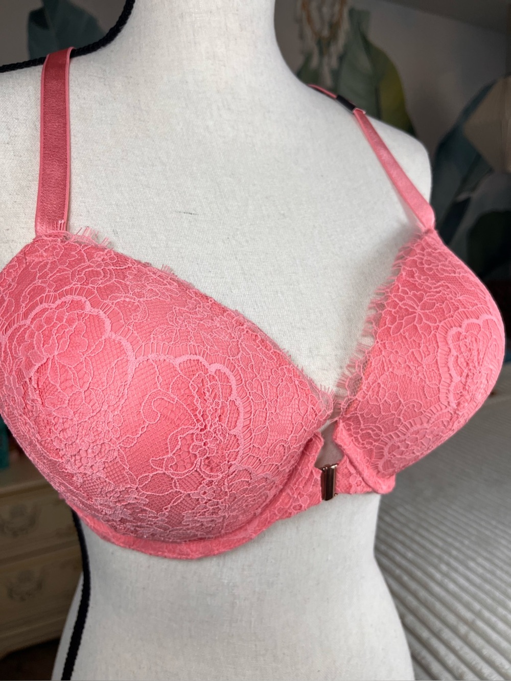 Victoria’s Secret Lace Push-Up Bra in Coral Pink 38D NWT